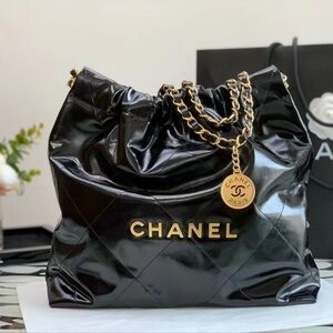 Chanel 22 Large in Quilted Patent Leather